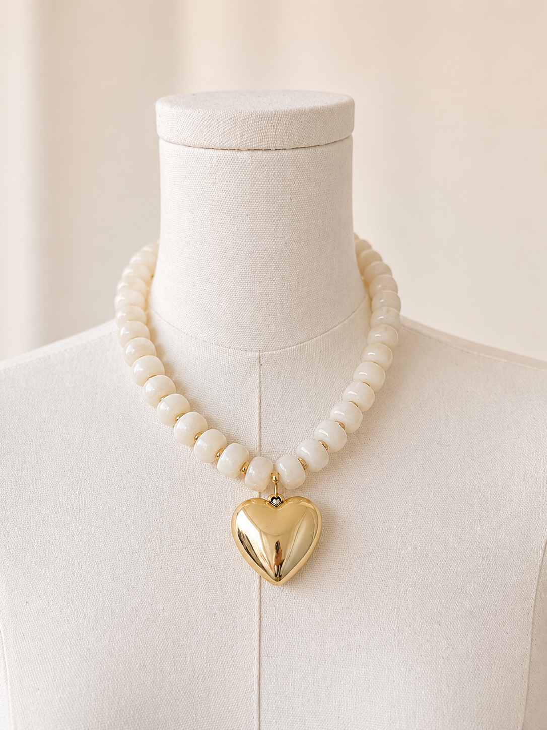 Heart pendant beaded necklace - white/cream