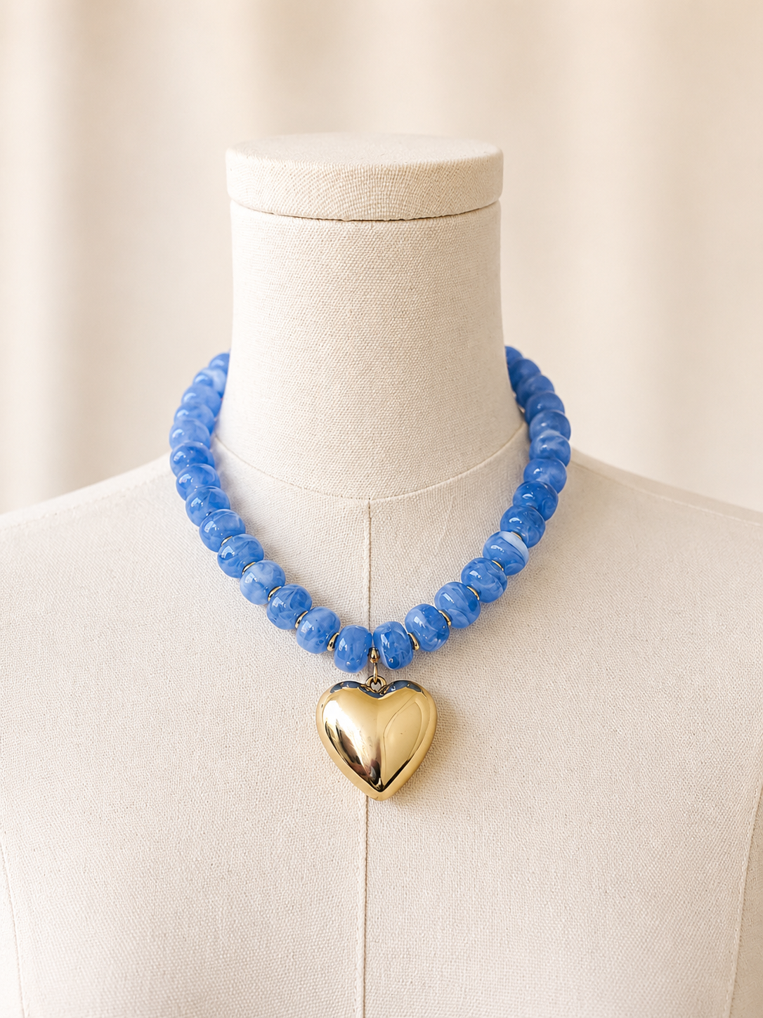 Heart pendant beaded necklace - blue